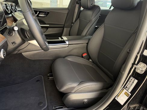 Used 2024 Mercedes-Benz C 300 Sedan image 9