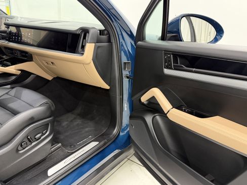 Certified 2024 Porsche Cayenne w/ Premium Package Plus (PFM) image 22
