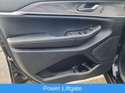 Used 2024 Jeep Grand Cherokee Limited w/ Black Appearance Package AWD/4WD image 10
