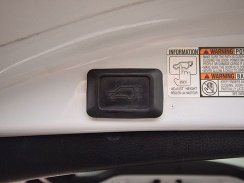 Used 2018 Toyota RAV4 Limited image 39