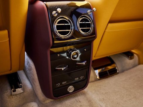 Used 2025 Rolls-Royce Cullinan Base image 56