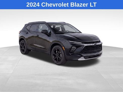 Used 2024 Chevrolet Blazer LT w/ Convenience Package FWD image 2