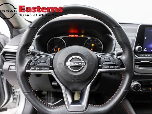Used 2023 Nissan Altima 2.5 SR FWD image 10