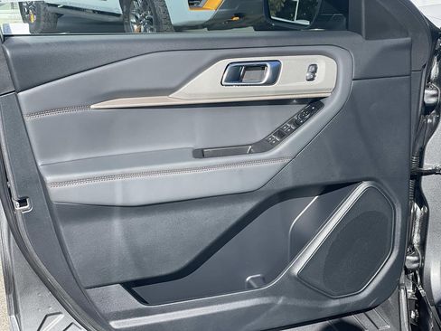 New 2026 Ford Explorer Active RWD image 18