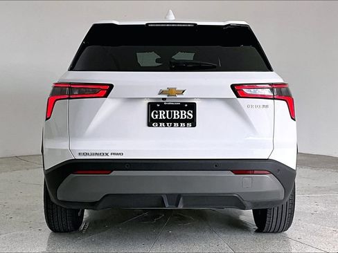 Used 2025 Chevrolet Equinox LT AWD/4WD image 4