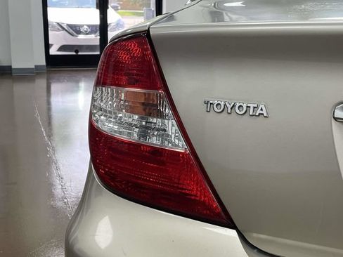 Used 2004 Toyota Camry XLE FWD image 10