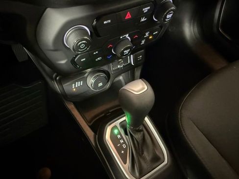 Used 2023 Jeep Renegade Latitude image 26