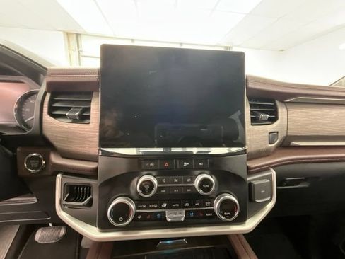 Used 2024 Ford Expedition Limited AWD/4WD image 11