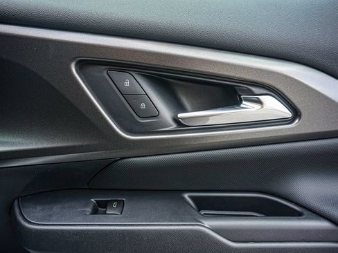 New 2026 Chevrolet Equinox EV LT FWD image 42