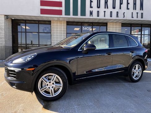 Used 2017 Porsche Cayenne S image 2