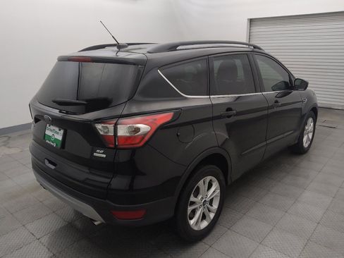Used 2017 Ford Escape SE w/ SE Leather Comfort Package FWD image 9