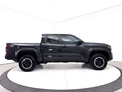 Used 2025 Toyota Tacoma TRD Off-Road AWD/4WD image 38