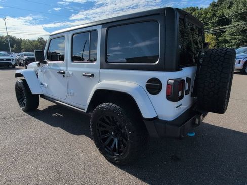 Used 2024 Jeep Wrangler Unlimited w/ Convenience Group AWD/4WD image 4