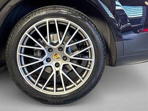 Used 2023 Porsche Cayenne AWD/4WD image 24