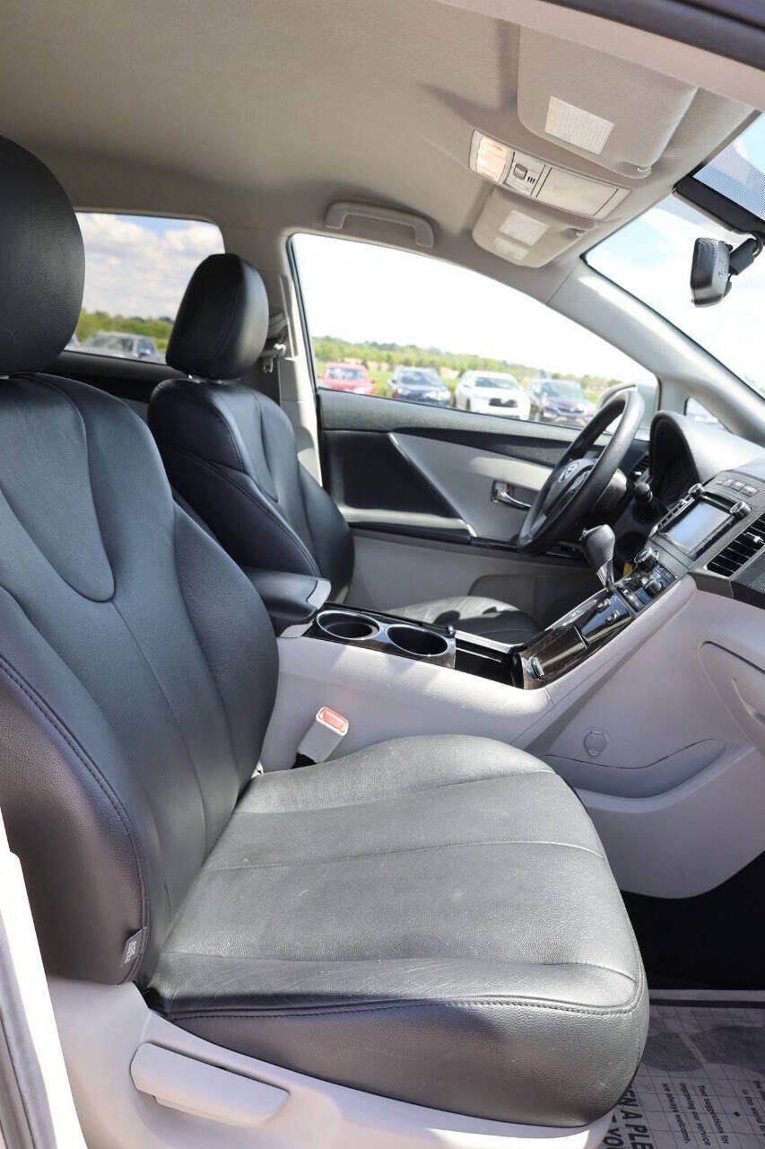 Used 2013 Toyota Venza LE AWD/4WD image 14
