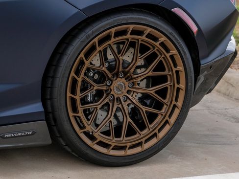 Used 2025 Lamborghini Revuelto image 62