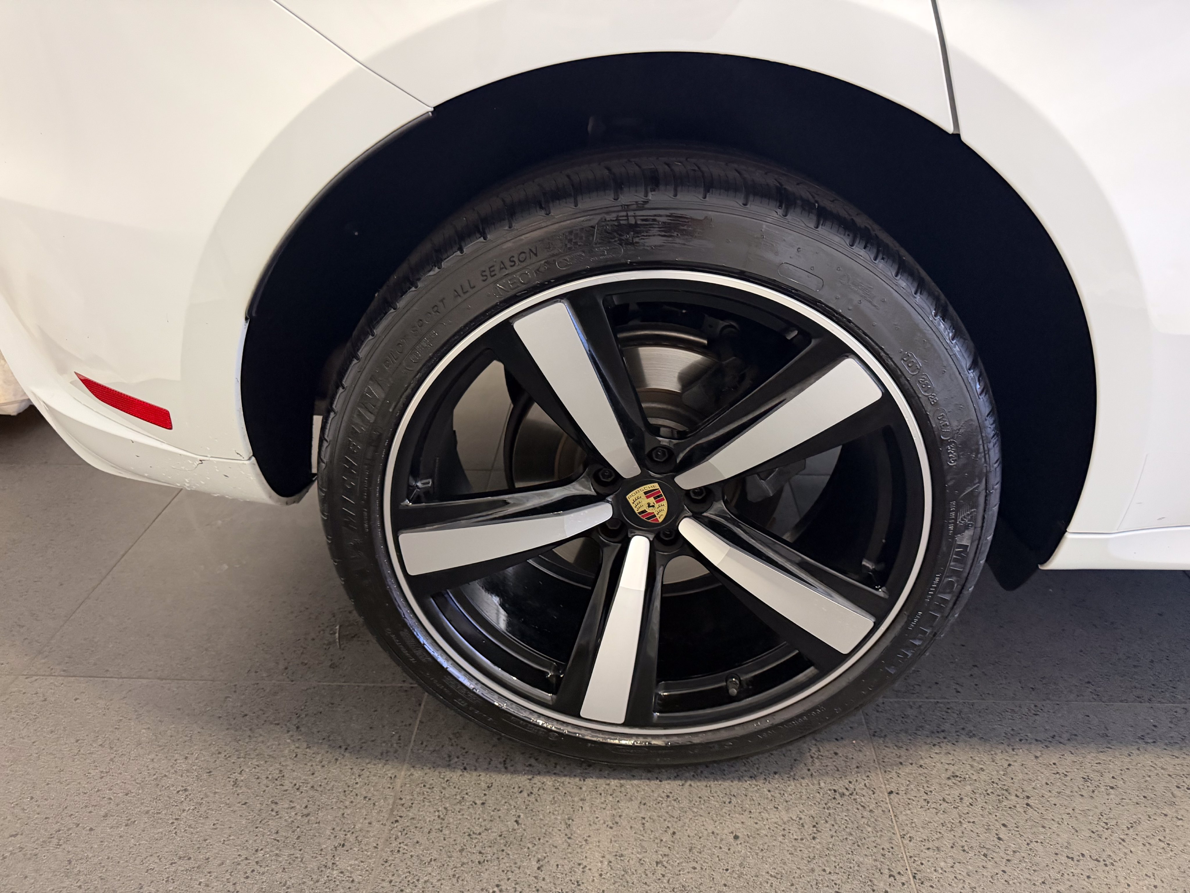 Certified 2026 Porsche Macan Turbo AWD/4WD image 12