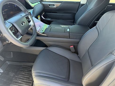 New 2026 INFINITI QX80 Luxe image 14