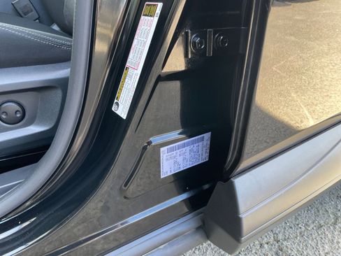 Used 2025 Nissan Rogue SV image 31