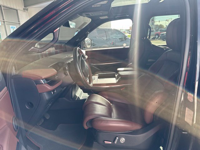 Used 2025 Lincoln Navigator Reserve AWD/4WD image 6