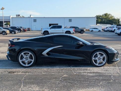 Used 2022 Chevrolet Corvette Stingray Premium Cpe w/ Z51 Performance Package RWD image 4