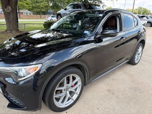Used 2018 Alfa Romeo Stelvio Sport w/ Quick Order Package 22J Sport AWD/4WD image 2