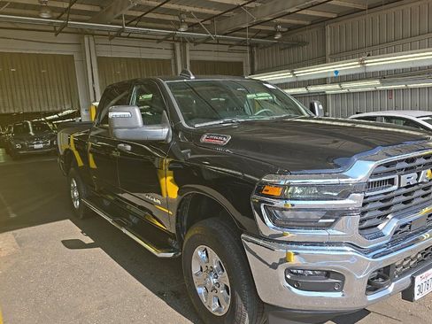 Used 2026 RAM 2500 Big Horn AWD/4WD image 2