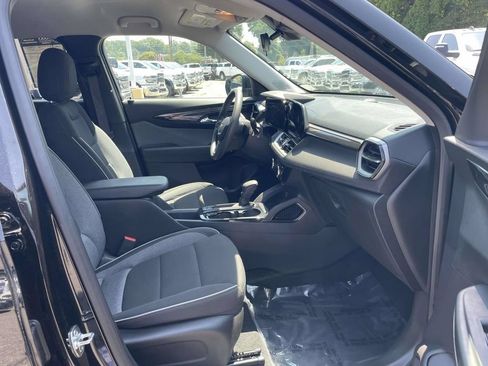 Used 2025 Chevrolet TrailBlazer LT AWD/4WD image 15