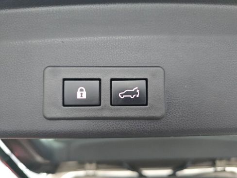 Used 2022 Subaru Ascent Premium w/ Convenience Package image 9