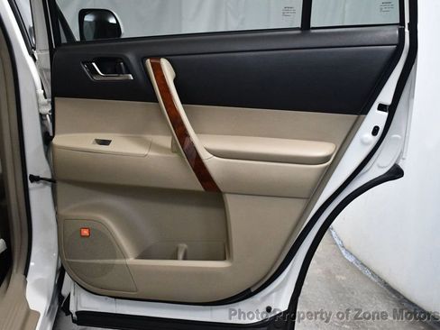 Used 2012 Toyota Highlander Limited w/ Tow Pkg image 18