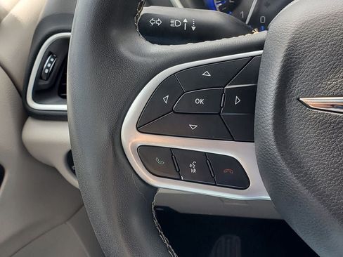 Used 2024 Chrysler Pacifica Touring-L FWD image 13
