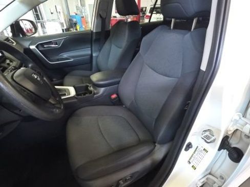 Used 2025 Toyota RAV4 XLE AWD/4WD image 11