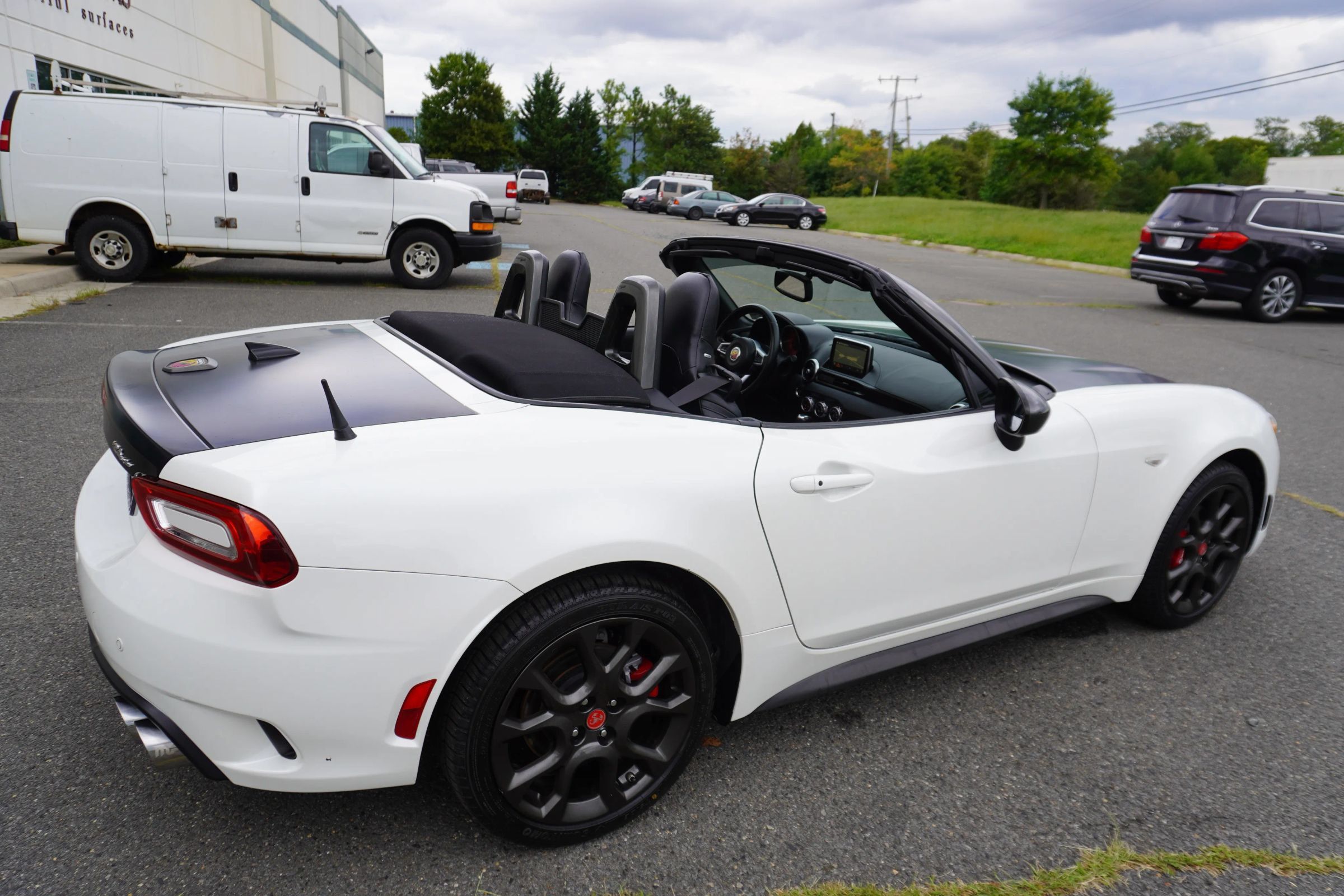 Used 2018 FIAT 124 Spider Abarth w/ Convenience Group RWD image 23