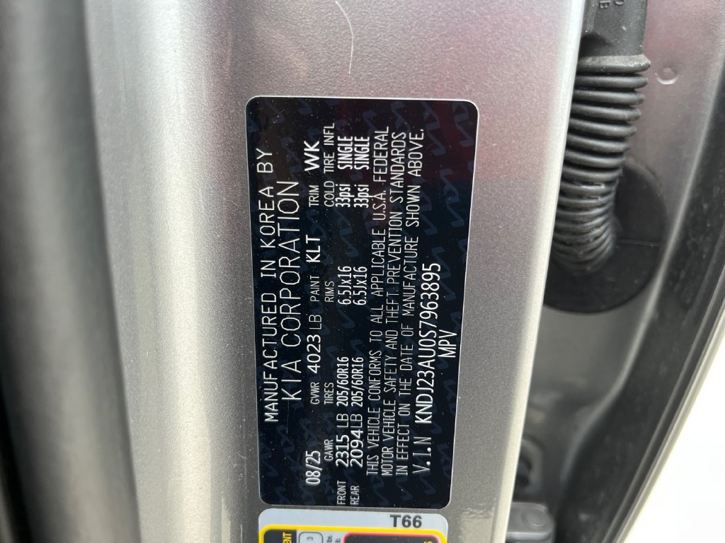 Used 2025 Kia Soul LX w/ LX Technology Package FWD image 32
