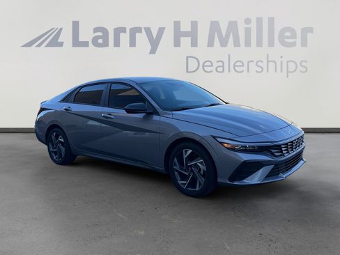 Used 2025 Hyundai Elantra Sport w/ Cargo Package FWD image 7