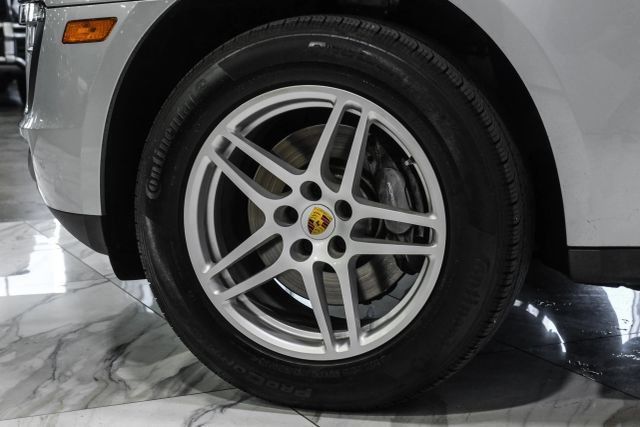 Used 2018 Porsche Macan Sport Edition AWD/4WD image 53