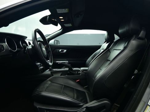 Used 2021 Ford Mustang Premium image 3