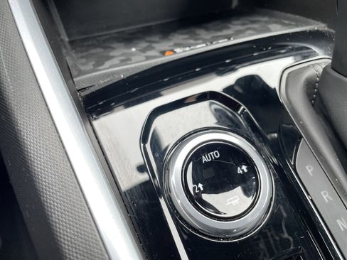 Used 2023 Chevrolet Colorado LT w/ LT Convenience Package III image 35