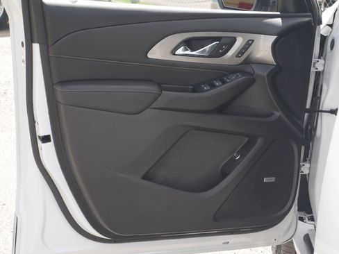 Used 2022 Chevrolet Traverse Premier AWD/4WD image 37