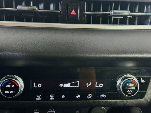 Used 2024 Mitsubishi Outlander SE image 24