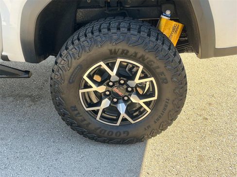 Used 2024 GMC Canyon AT4X image 15