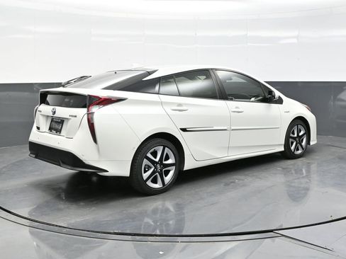 Used 2017 Toyota Prius Four Touring w/ Premium Convenience Package image 7