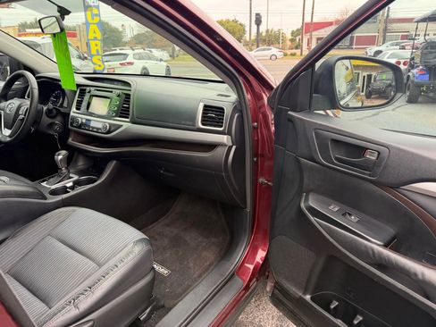 Used 2015 Toyota Highlander Plus image 12