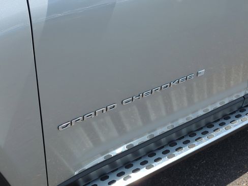 New 2026 Jeep Grand Cherokee Limited AWD/4WD image 24