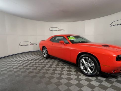 Used 2023 Dodge Challenger SXT image 2
