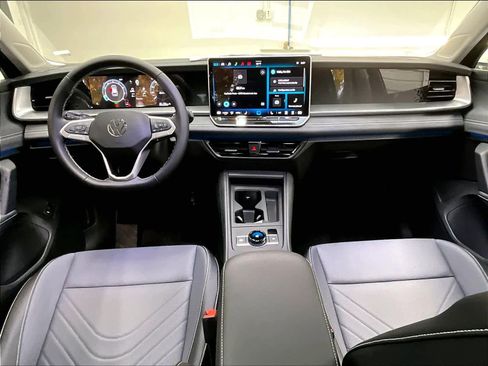 New 2026 Volkswagen Tiguan SE image 7