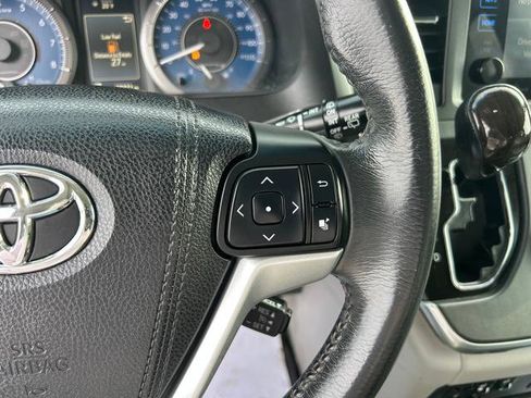 Used 2017 Toyota Sienna XLE image 14
