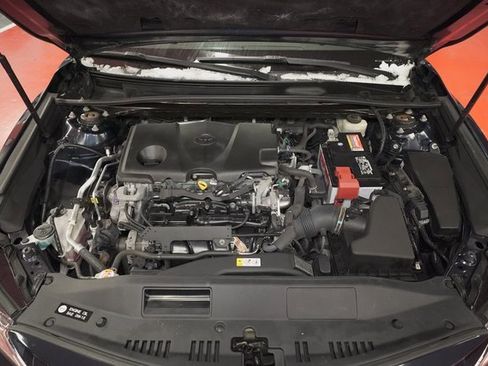 Certified 2018 Toyota Camry LE w/ Convenience Package image 8