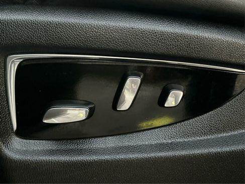 Used 2016 Cadillac Escalade Luxury image 19