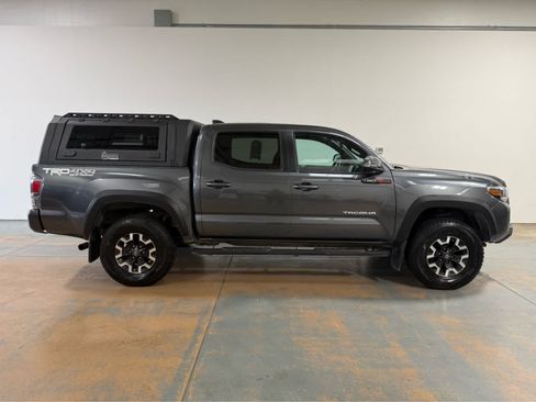 Used 2022 Toyota Tacoma TRD Off-Road w/ Technology Package AWD/4WD image 6